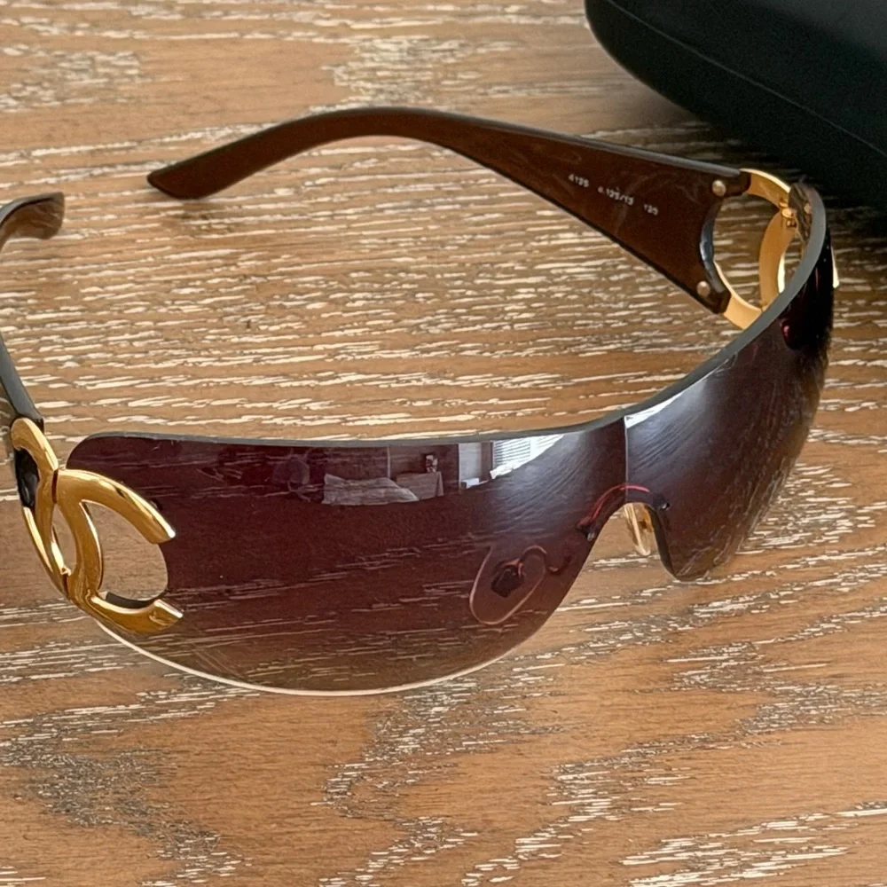CHANEL Black Frame Brown Gradient CC Logo Rimless Sunglasses - Picture 8 of 11